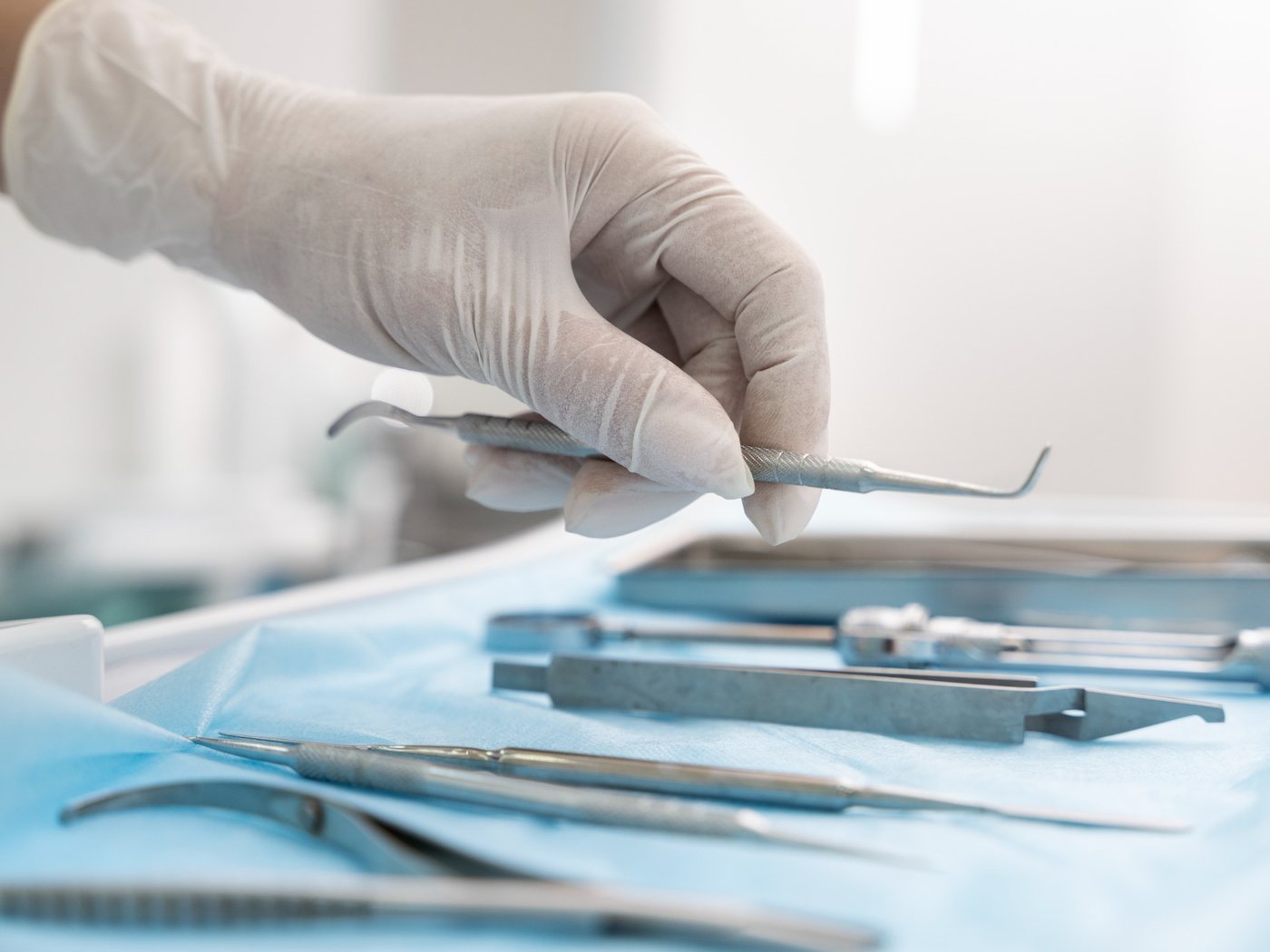 Strumentazione odontoiatrica in ambiente sterile